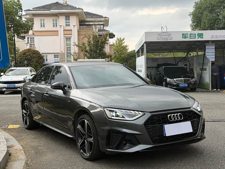 Фото 2 - Audi A4L