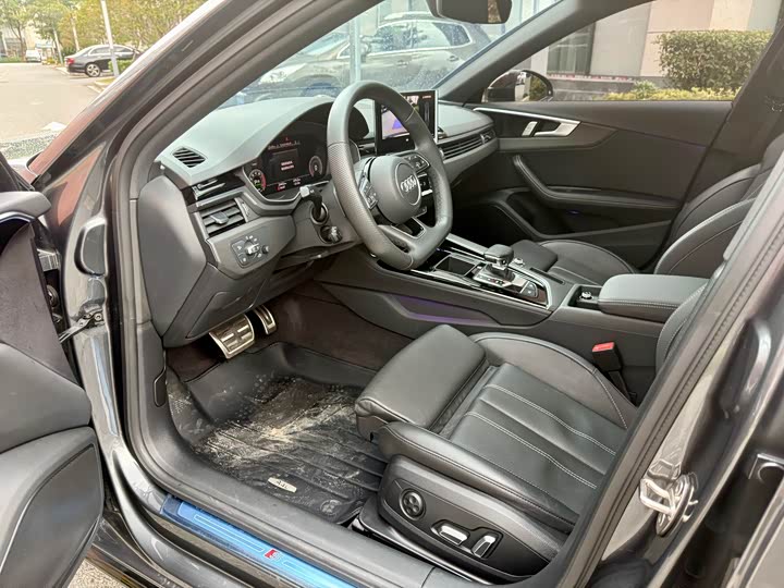 Фото 5 - Audi A4L