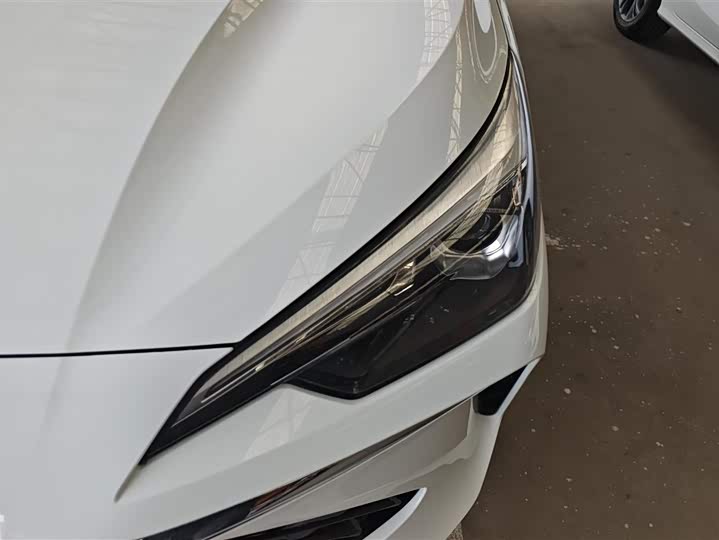 Фото 5 - Roewe i5