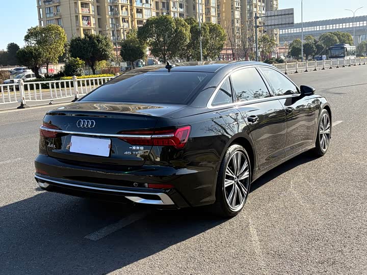 Фото 2 - Audi A6L