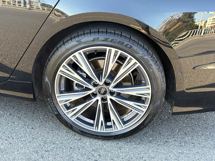 Фото 5 - Audi A6L