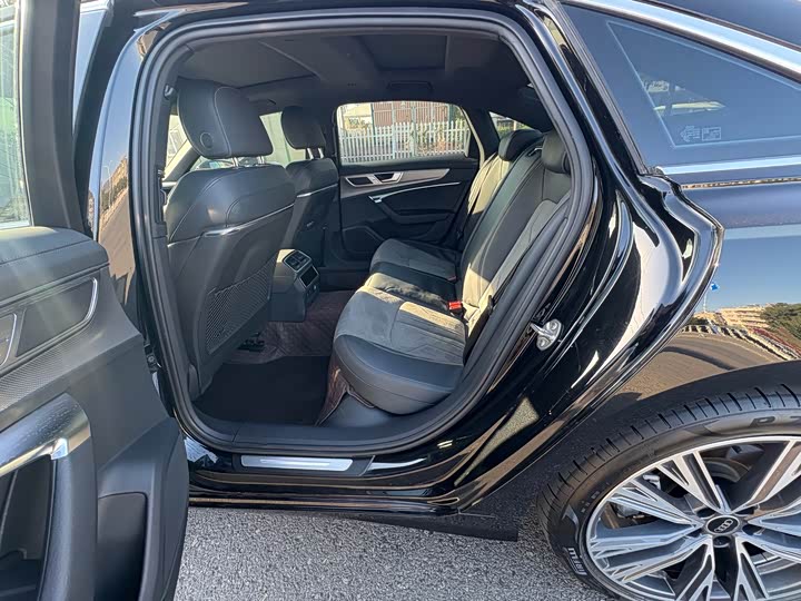 Фото 6 - Audi A6L