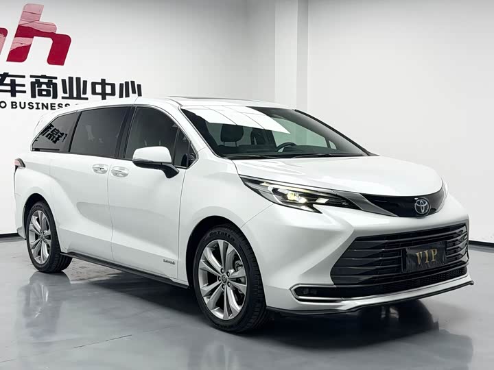 Фото 3 - Toyota Sienna