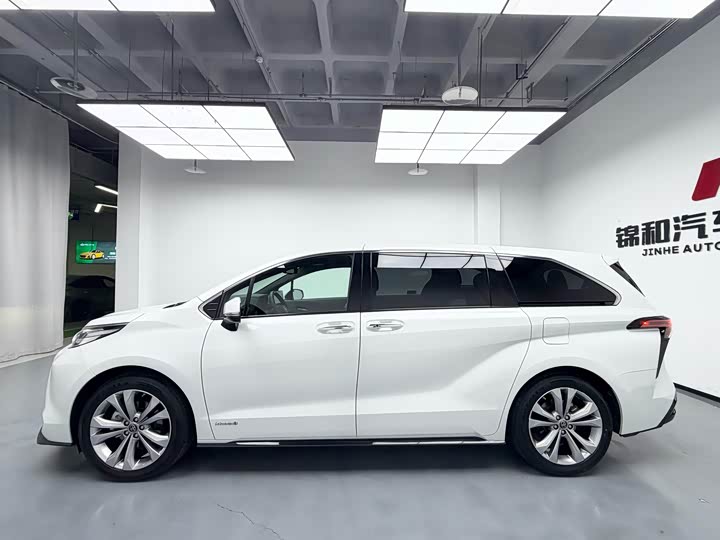 Фото 4 - Toyota Sienna