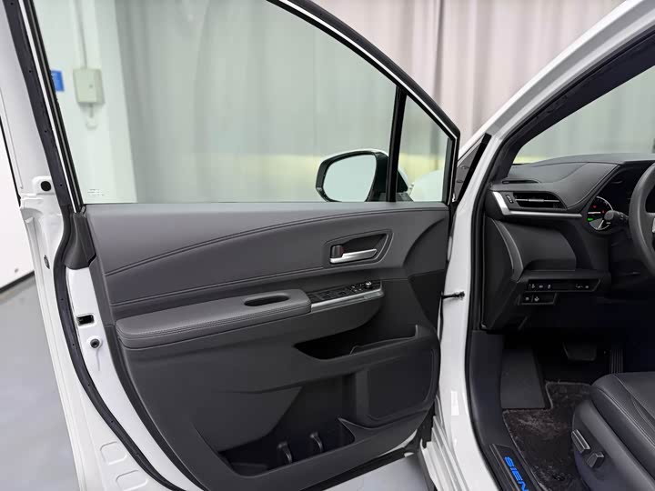 Фото 5 - Toyota Sienna