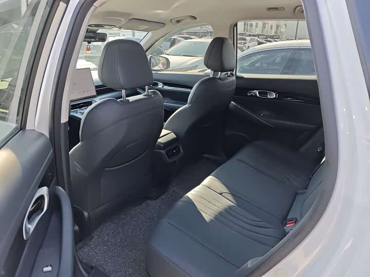 Фото 8 - Geely Galaxy E5