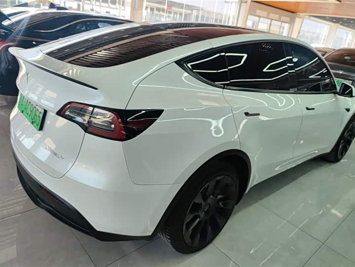 Фото 3 - Tesla Model Y