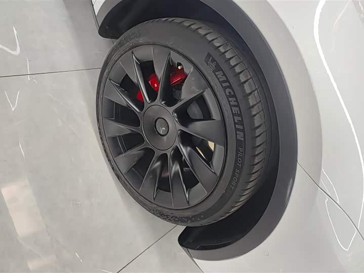 Фото 6 - Tesla Model Y