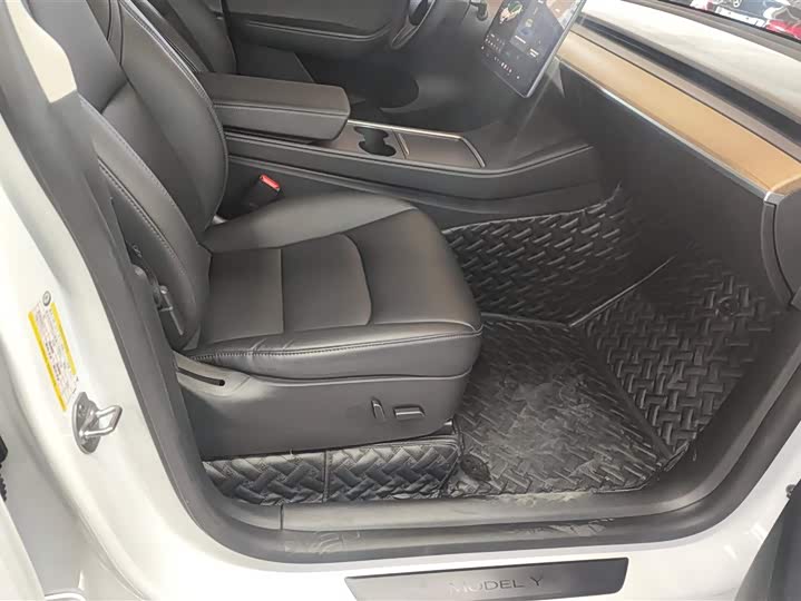 Фото 8 - Tesla Model Y