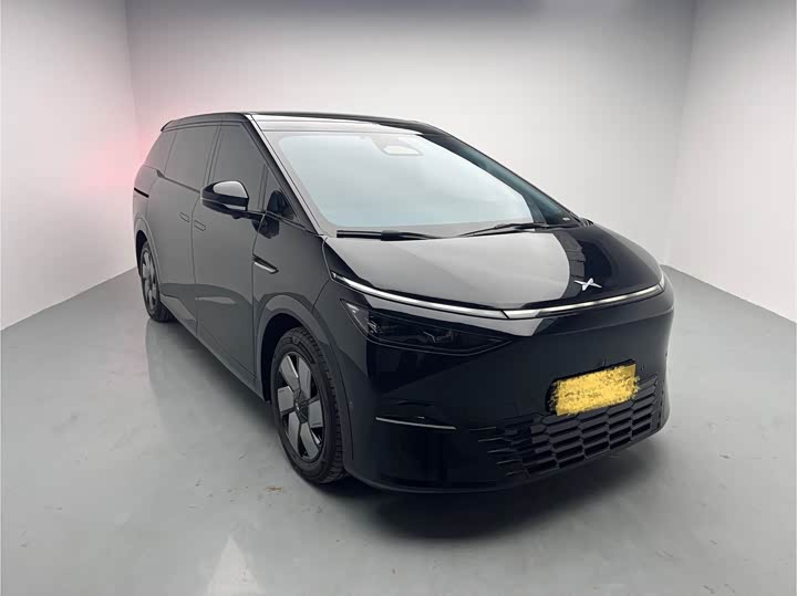 Фото 3 - XPeng X9