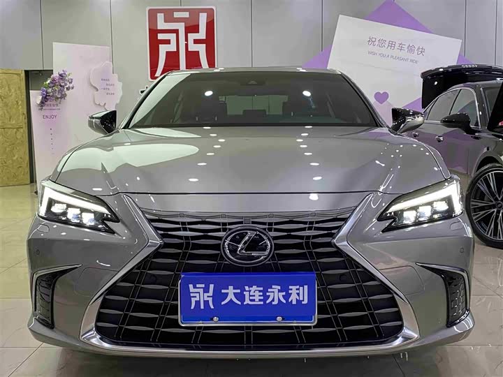 Фото 2 - Lexus ES