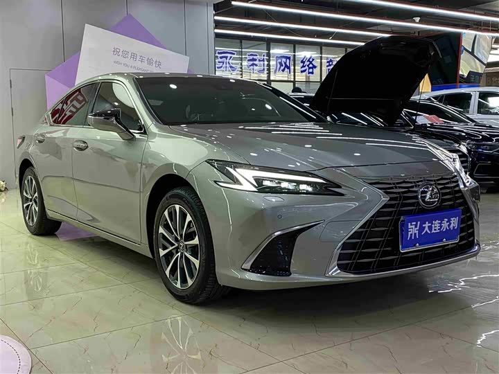 Фото 3 - Lexus ES