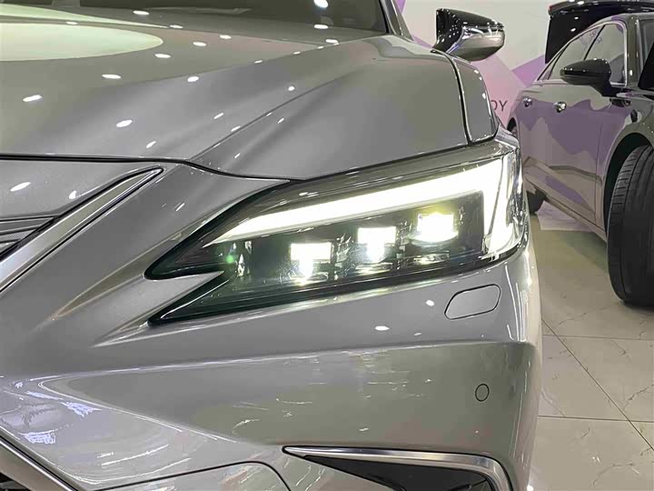 Фото 4 - Lexus ES