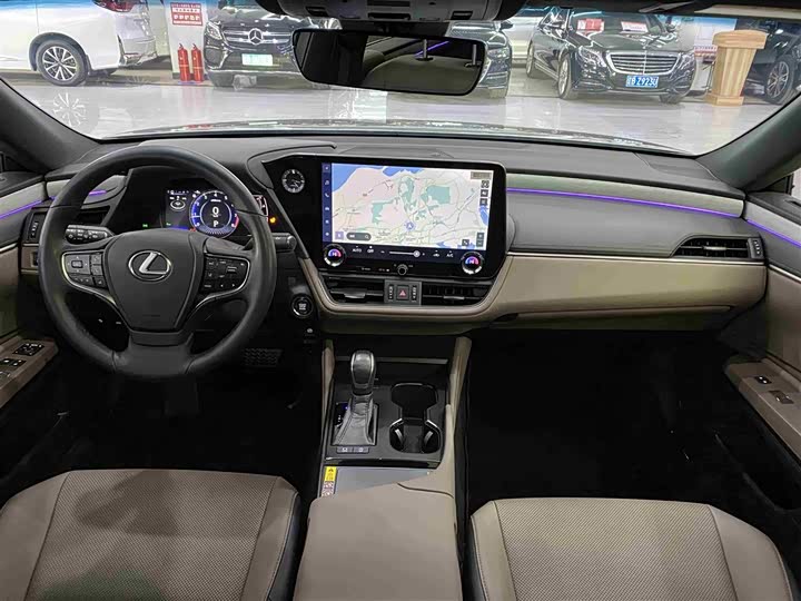 Фото 8 - Lexus ES