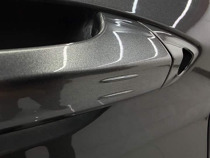 Фото 8 - Geely Coolray