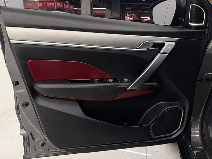 Фото 9 - Geely Coolray