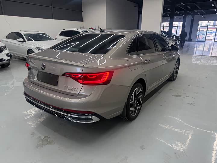 Фото 4 - Volkswagen Sagitar L