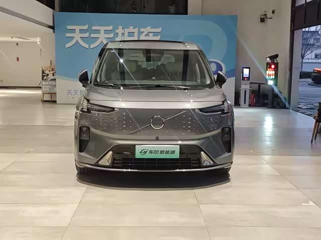 Фото 2 - Volvo EM90