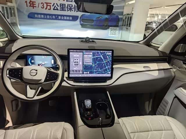 Фото 6 - Volvo EM90