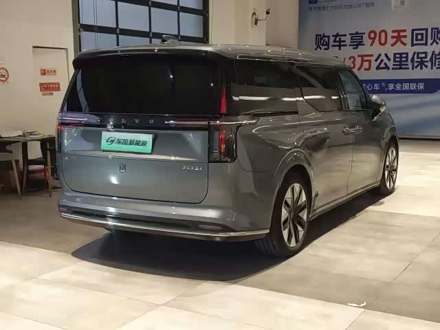 Фото 7 - Volvo EM90