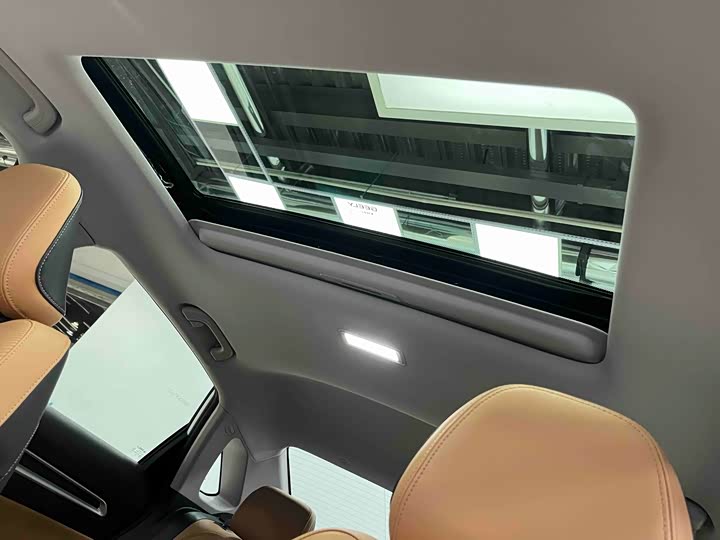 Фото 6 - Geely Emgrand