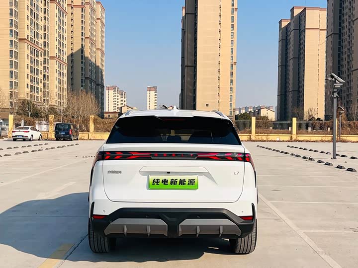 Фото 8 - Geely Galaxy L7