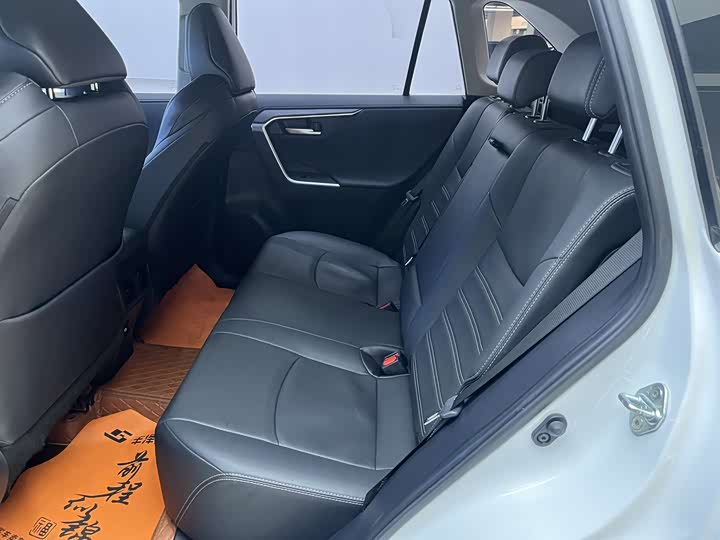 Фото 8 - Toyota Wildlander