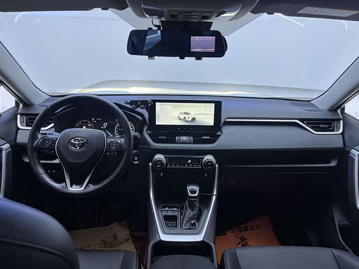 Фото 9 - Toyota Wildlander