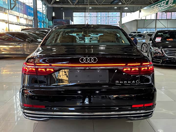 Фото 6 - Audi A8