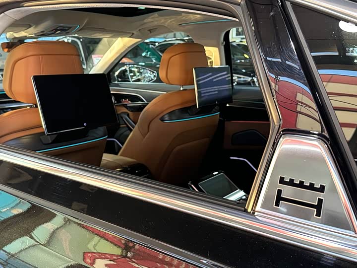 Фото 7 - Audi A8