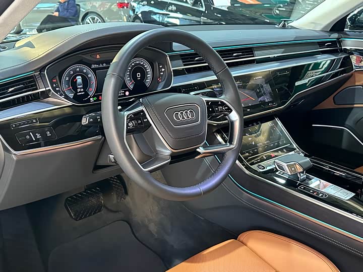 Фото 8 - Audi A8