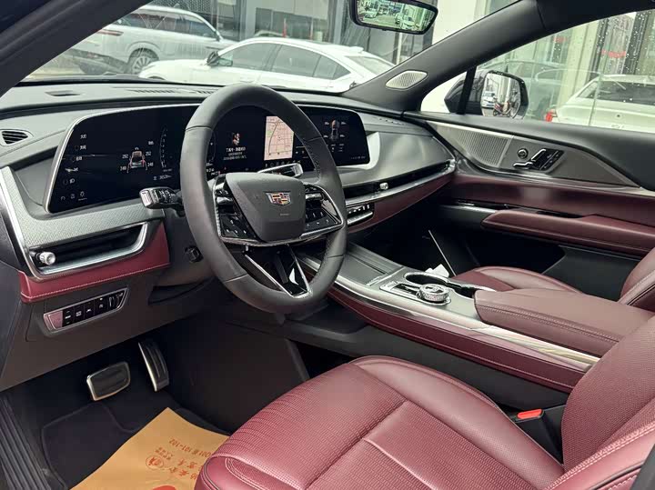 Фото 4 - Cadillac XT5