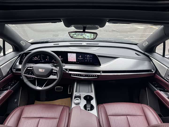 Фото 6 - Cadillac XT5