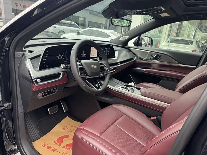 Фото 7 - Cadillac XT5