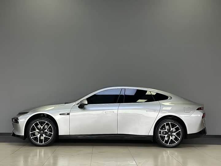 Фото 2 - XPeng P7