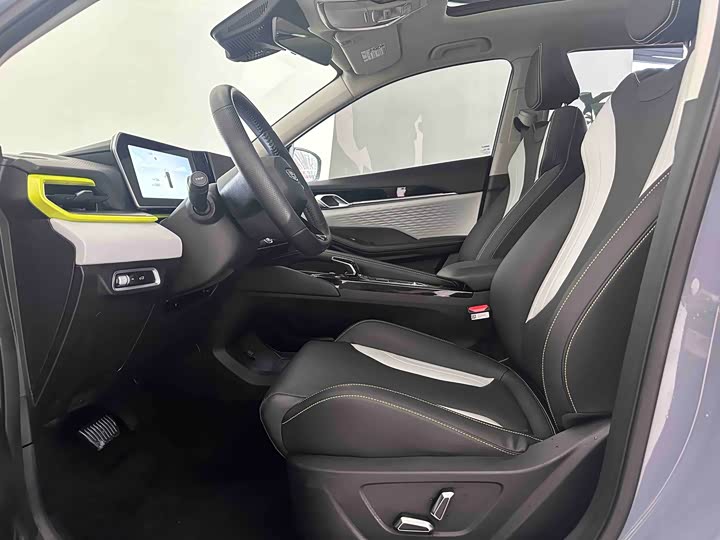 Фото 8 - Geely Coolray