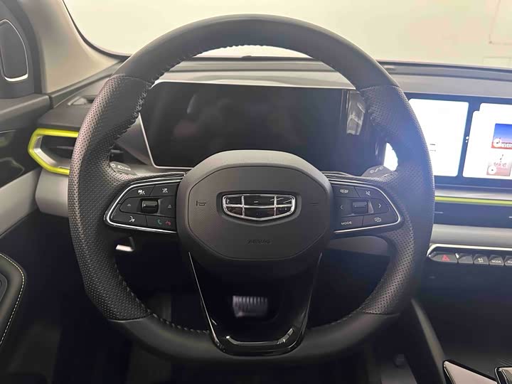 Фото 9 - Geely Coolray