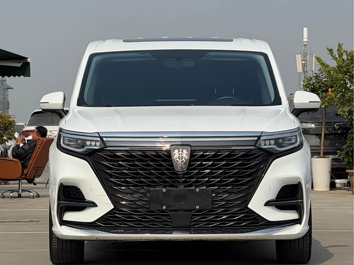 Фото 2 - Roewe iMax 8