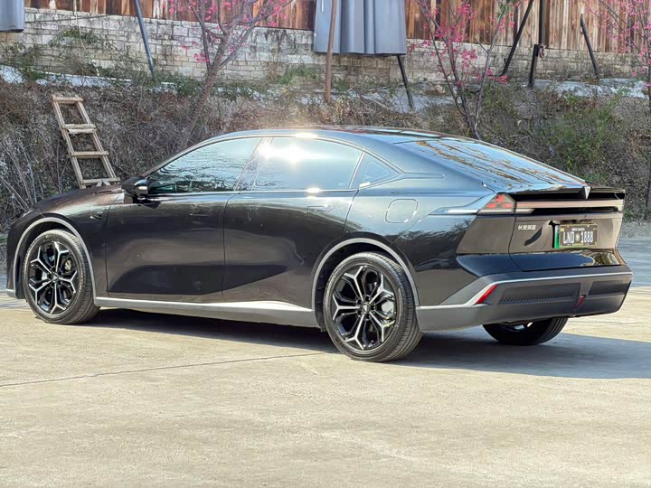 Фото 9 - Changan Deepal SL03