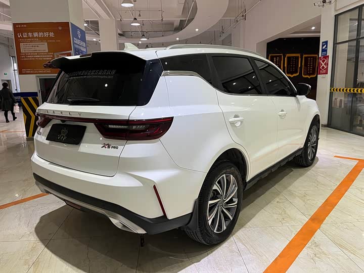 Фото 4 - Geely Vision X6