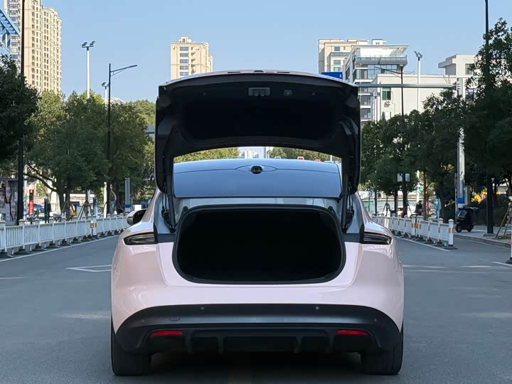 Фото 8 - Nio ET5