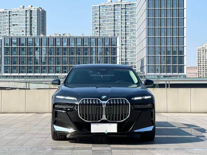 Фото 2 - BMW 7 Series