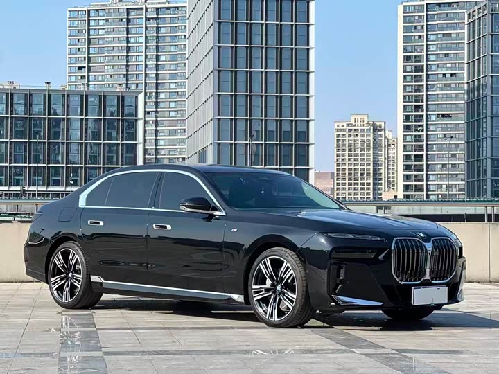 Фото 3 - BMW 7 Series