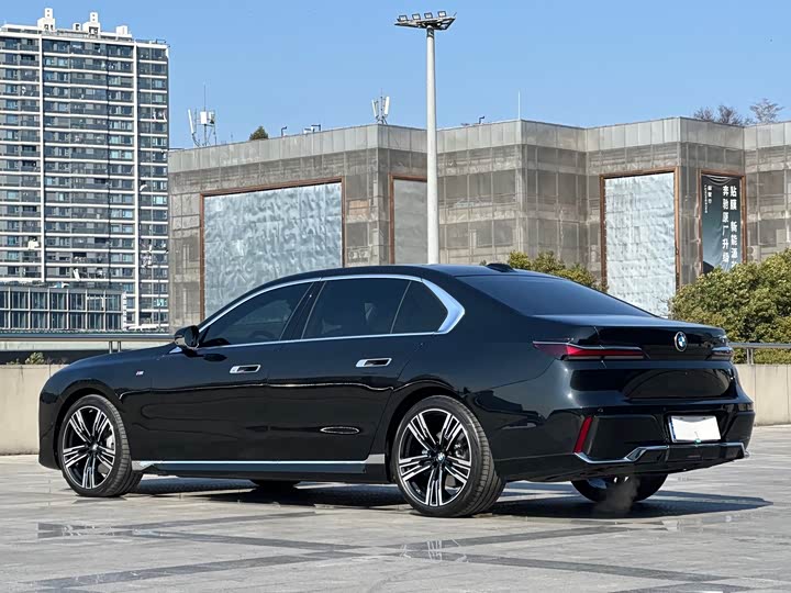 Фото 4 - BMW 7 Series