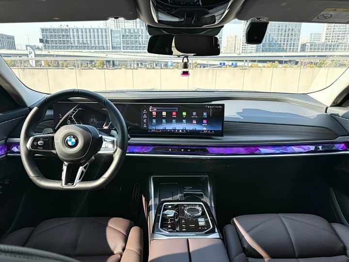 Фото 9 - BMW 7 Series