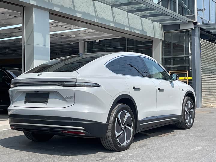 Фото 9 - Nio EC6