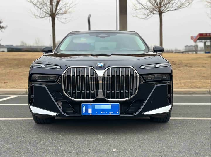 Фото 2 - BMW 7 Series