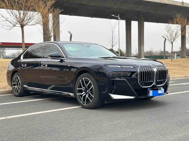 Фото 3 - BMW 7 Series