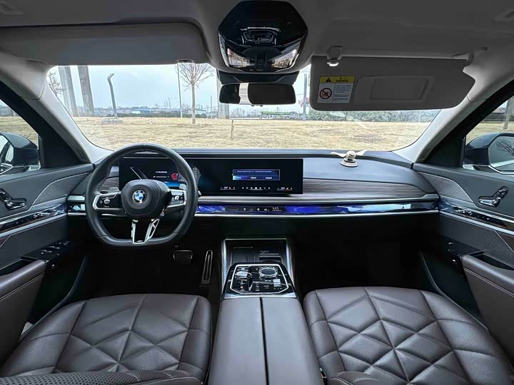 Фото 5 - BMW 7 Series