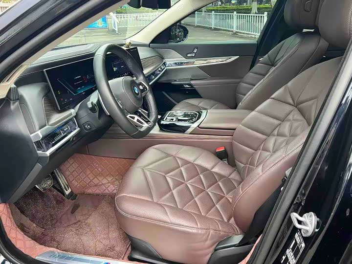 Фото 6 - BMW 7 Series